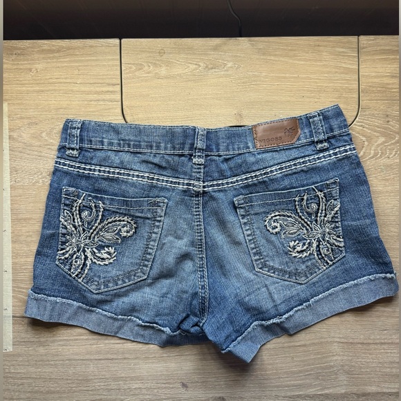 Vigoss Blue Jean Shorts with Embroidered Pockets - Picture 1 of 5